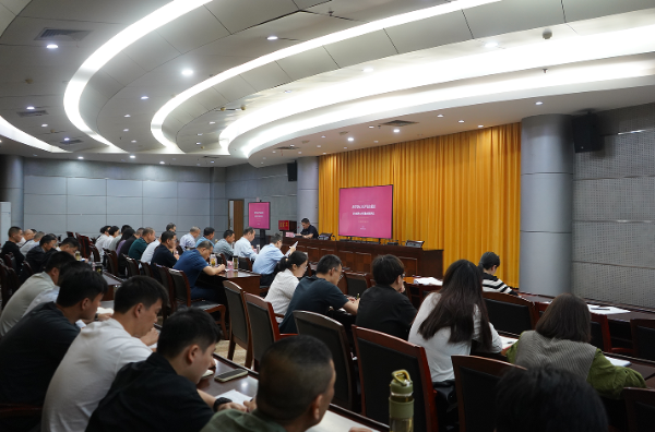 交通局召开党组理论学习中心组学习会暨法治党课报告会